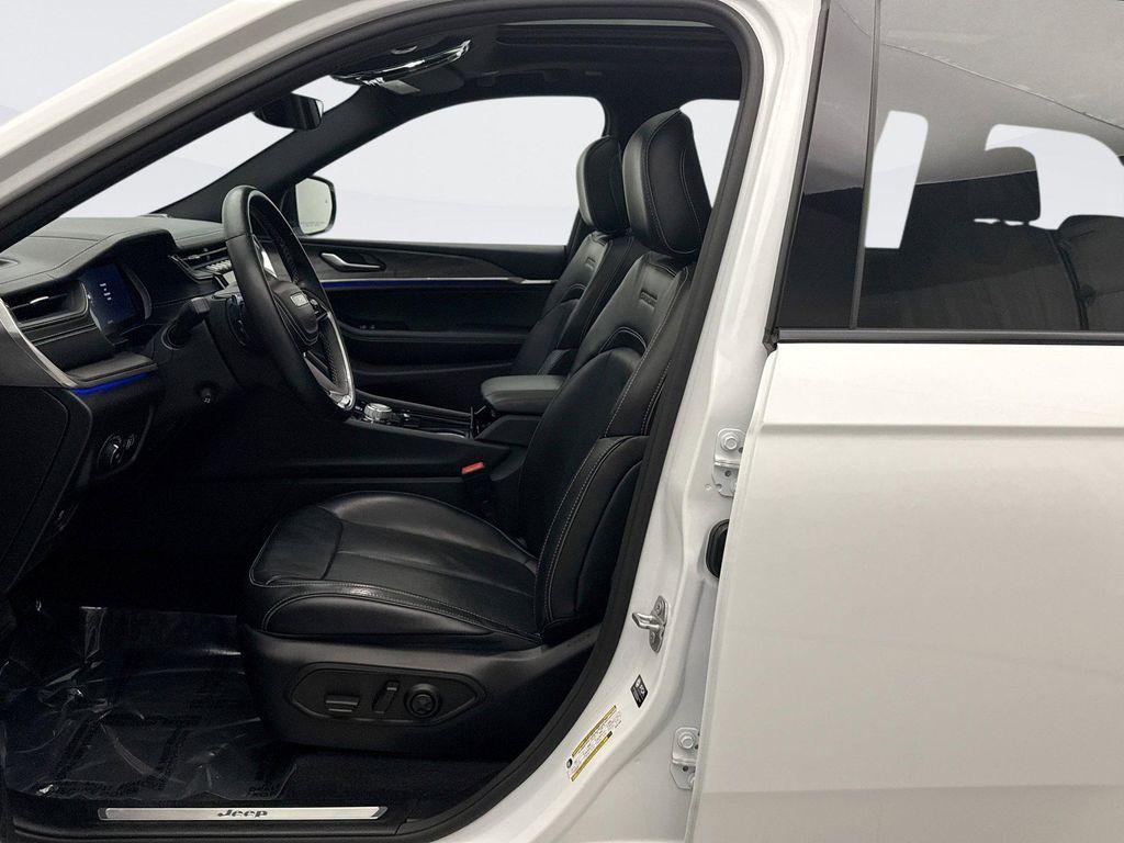 used 2022 Jeep Grand Cherokee car, priced at $33,598