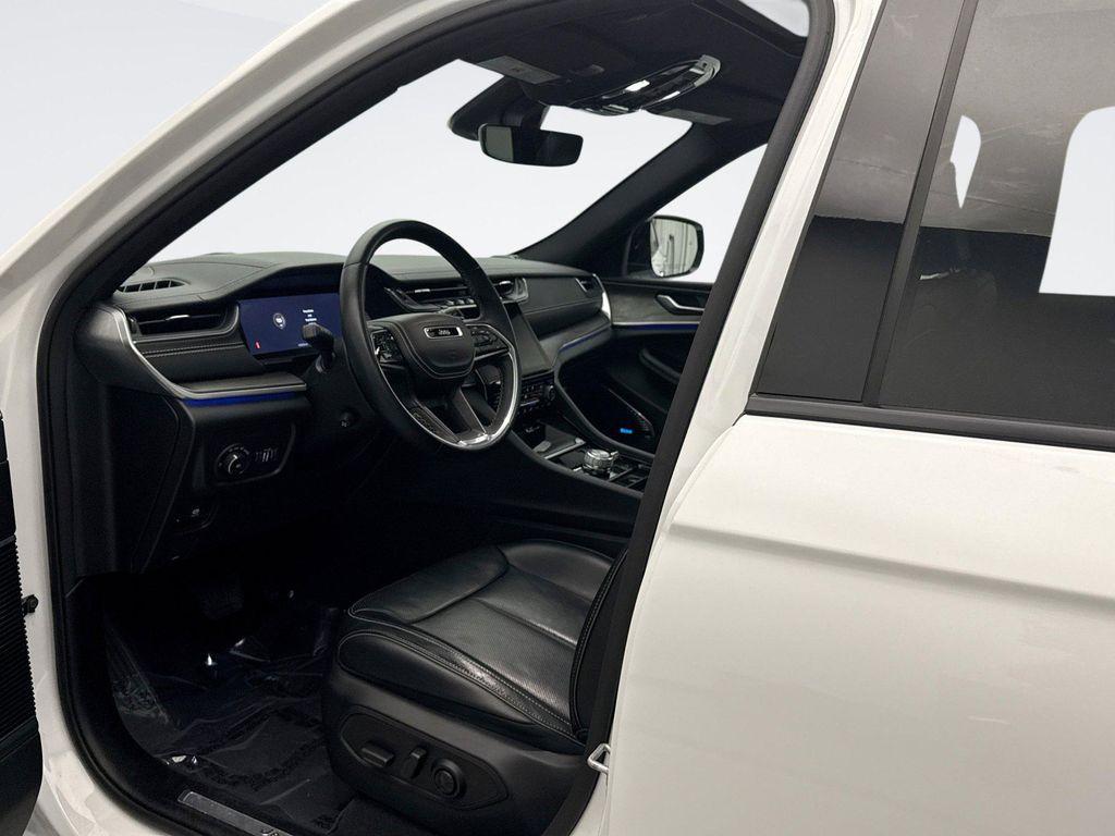 used 2022 Jeep Grand Cherokee car, priced at $33,598