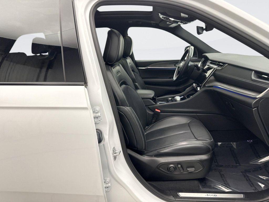 used 2022 Jeep Grand Cherokee car, priced at $33,598