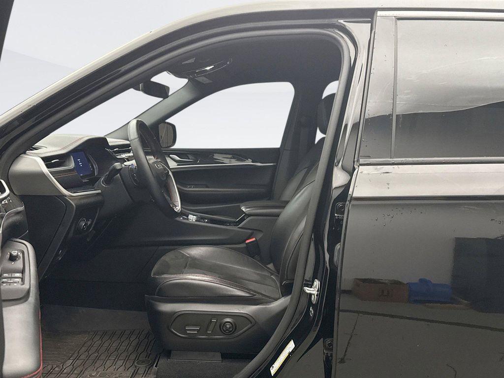 used 2022 Jeep Grand Cherokee car, priced at $33,599