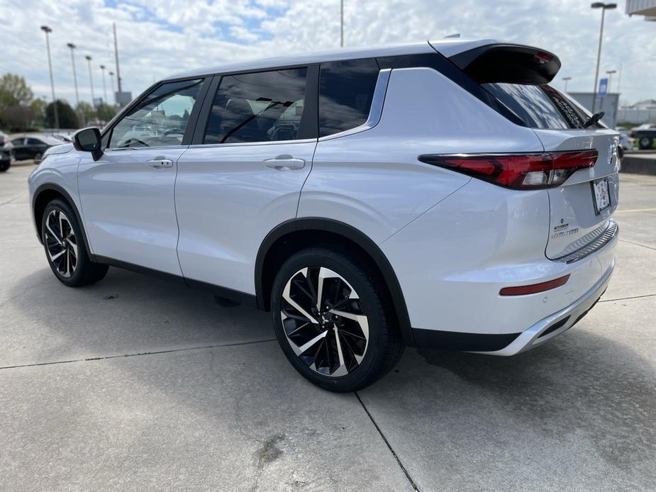 new 2024 Mitsubishi Outlander car, priced at $36,601