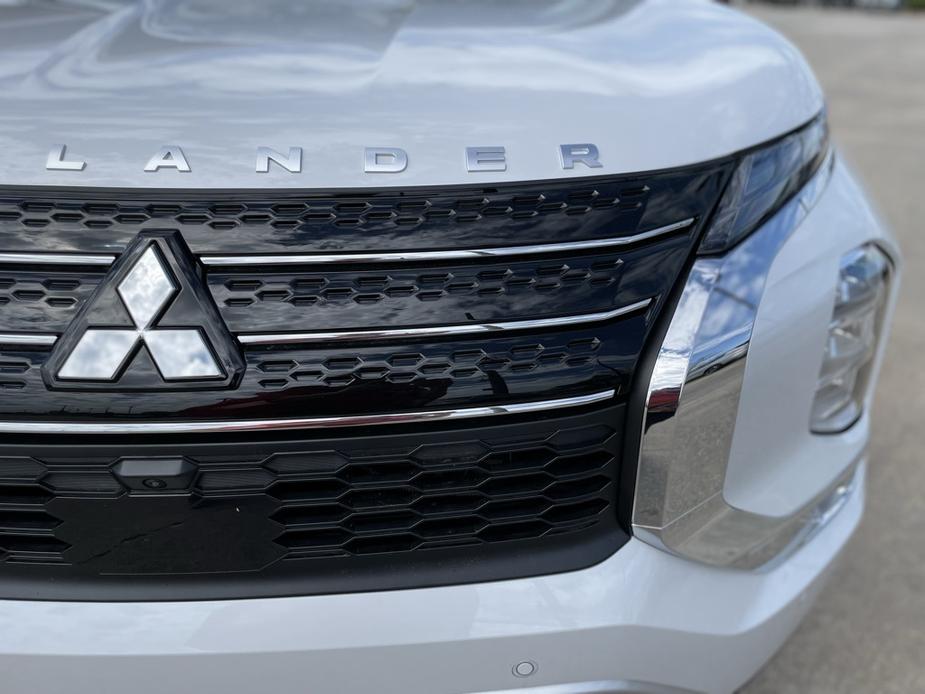 new 2024 Mitsubishi Outlander car, priced at $36,601