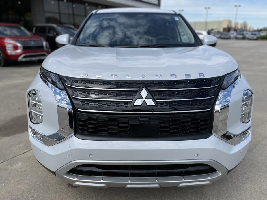 new 2024 Mitsubishi Outlander car, priced at $36,601