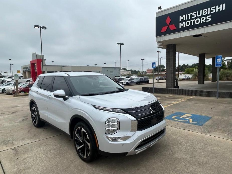 new 2024 Mitsubishi Outlander car, priced at $34,485