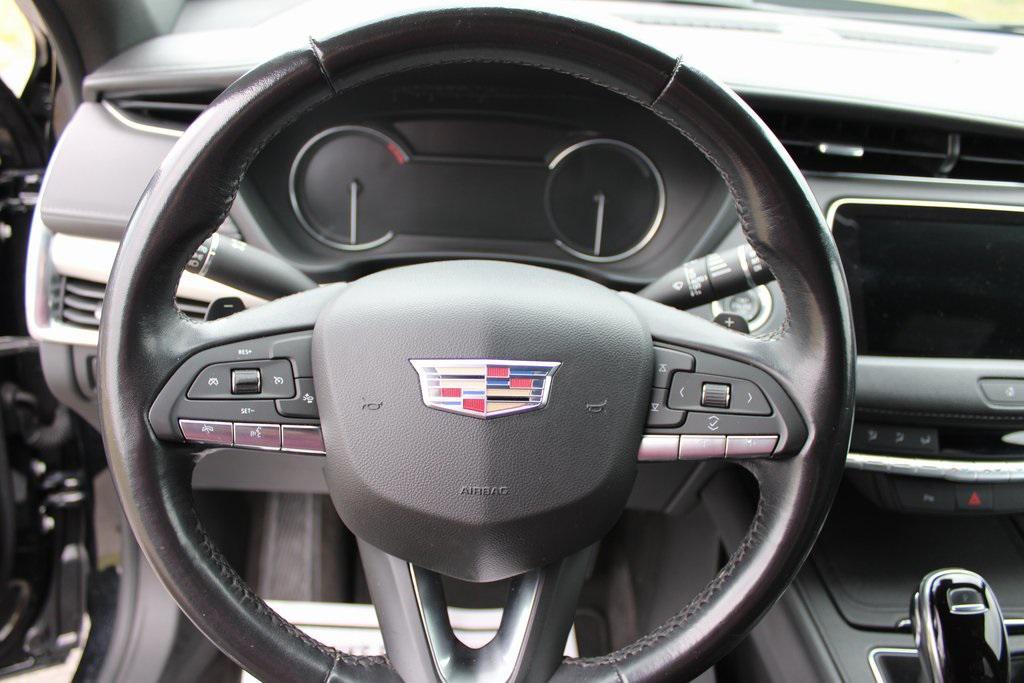 used 2022 Cadillac XT4 car, priced at $21,000