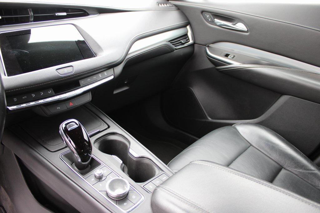 used 2022 Cadillac XT4 car, priced at $21,000