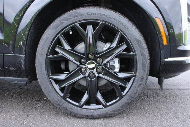 new 2025 Cadillac OPTIQ car, priced at $55,795