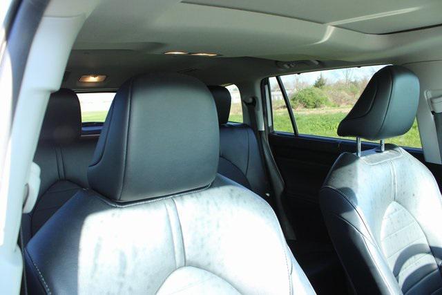 used 2022 Toyota Highlander car, priced at $31,997
