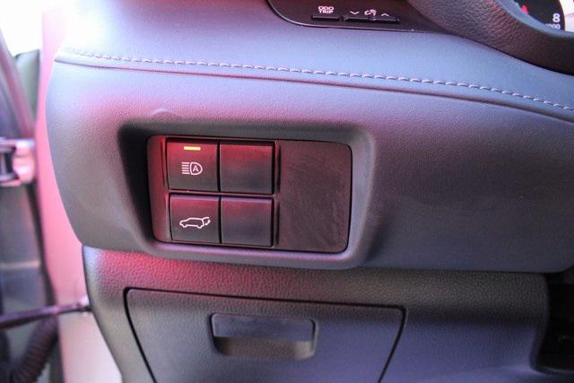 used 2022 Toyota Highlander car, priced at $31,997