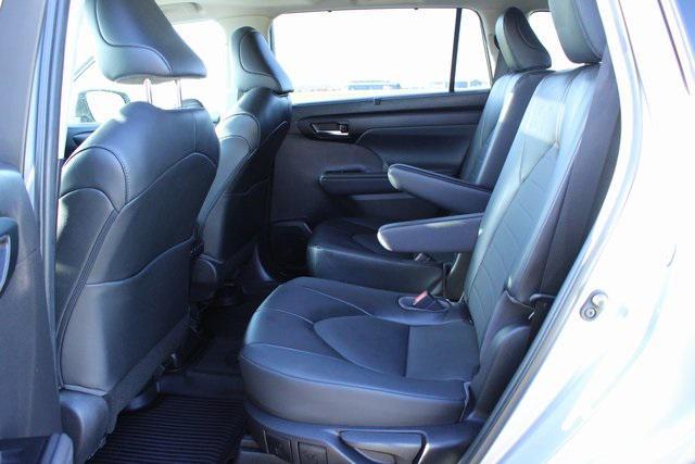 used 2022 Toyota Highlander car, priced at $31,997