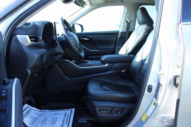 used 2022 Toyota Highlander car, priced at $31,997