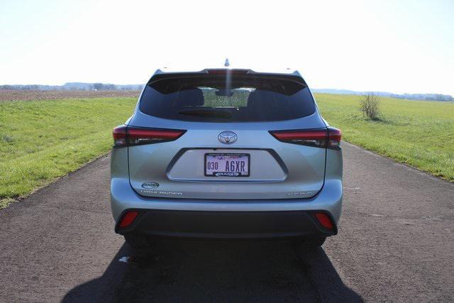 used 2022 Toyota Highlander car, priced at $31,997