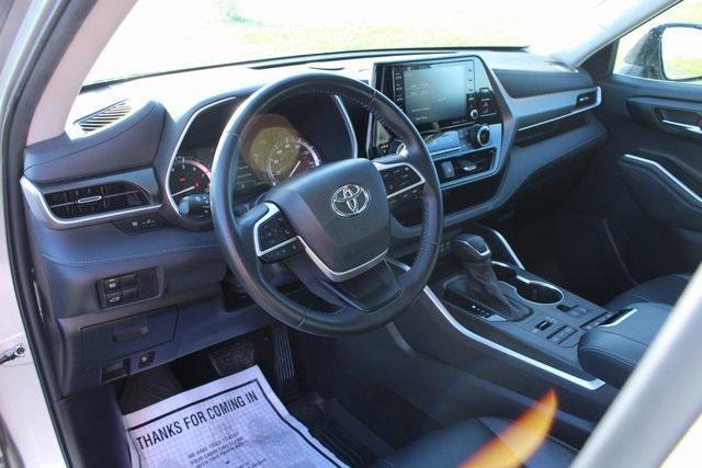 used 2022 Toyota Highlander car, priced at $31,997