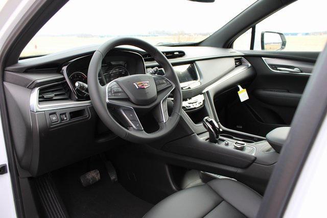 new 2025 Cadillac XT5 car, priced at $45,250