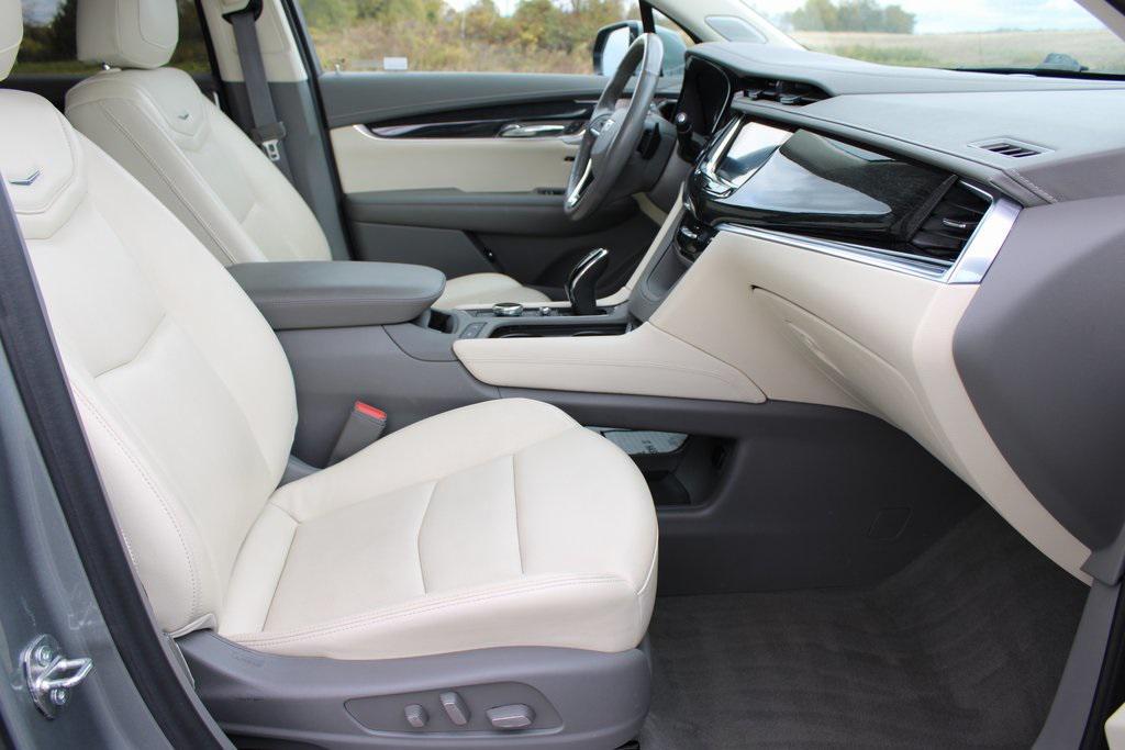 used 2023 Cadillac XT6 car, priced at $31,878