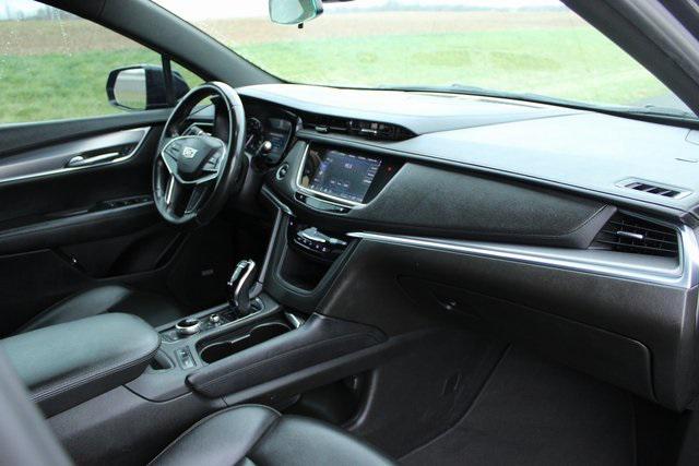 used 2022 Cadillac XT5 car, priced at $24,814