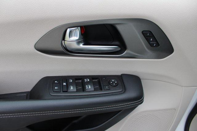 used 2023 Chrysler Pacifica car, priced at $21,997