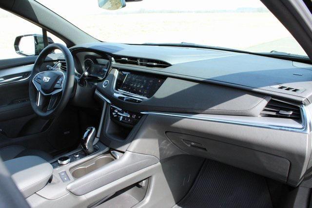 new 2025 Cadillac XT5 car, priced at $45,640