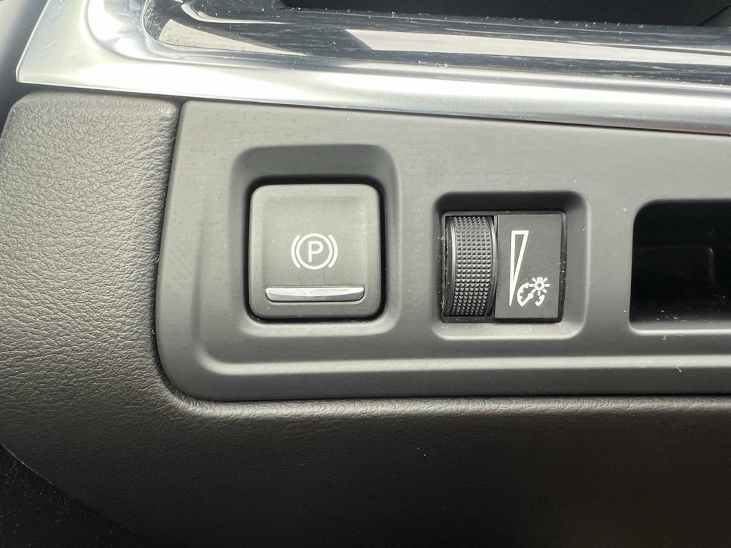 used 2024 Cadillac XT5 car, priced at $35,487