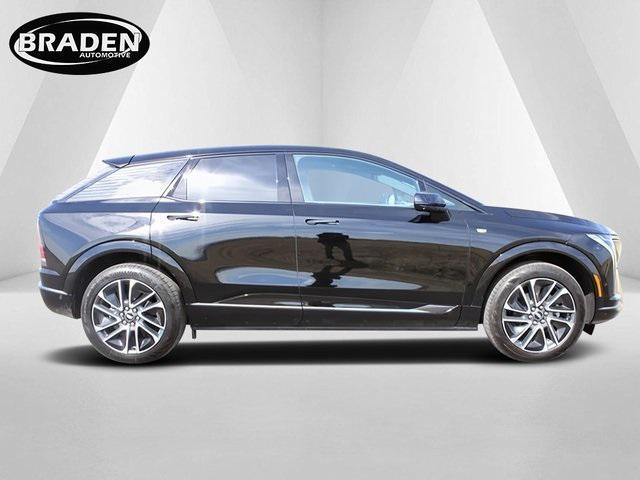 new 2025 Cadillac OPTIQ car, priced at $51,965