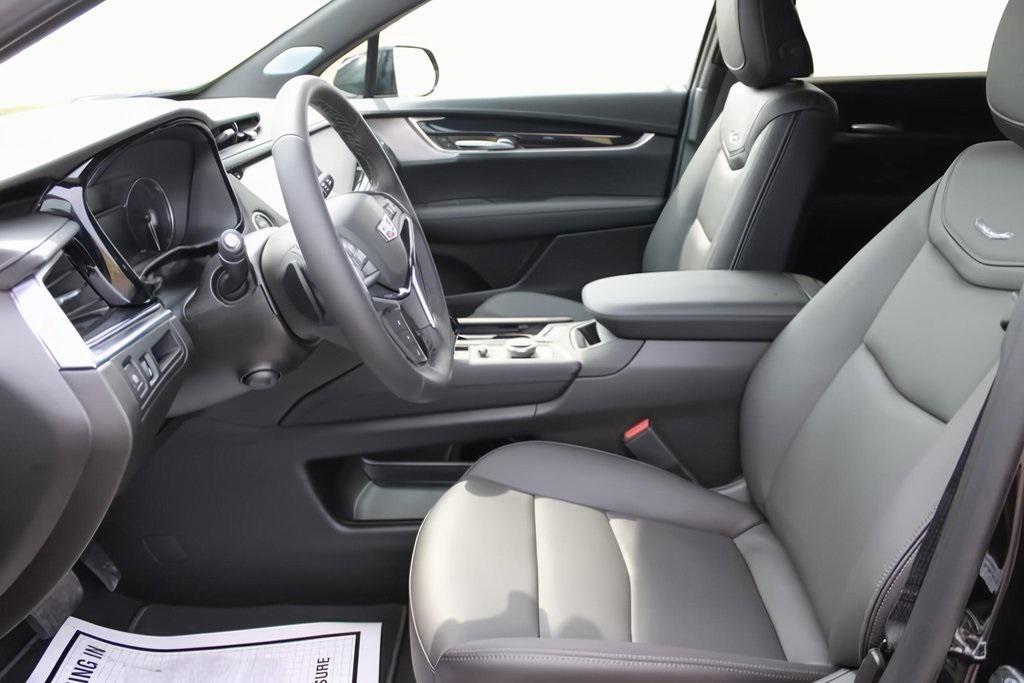 new 2025 Cadillac XT5 car, priced at $52,968