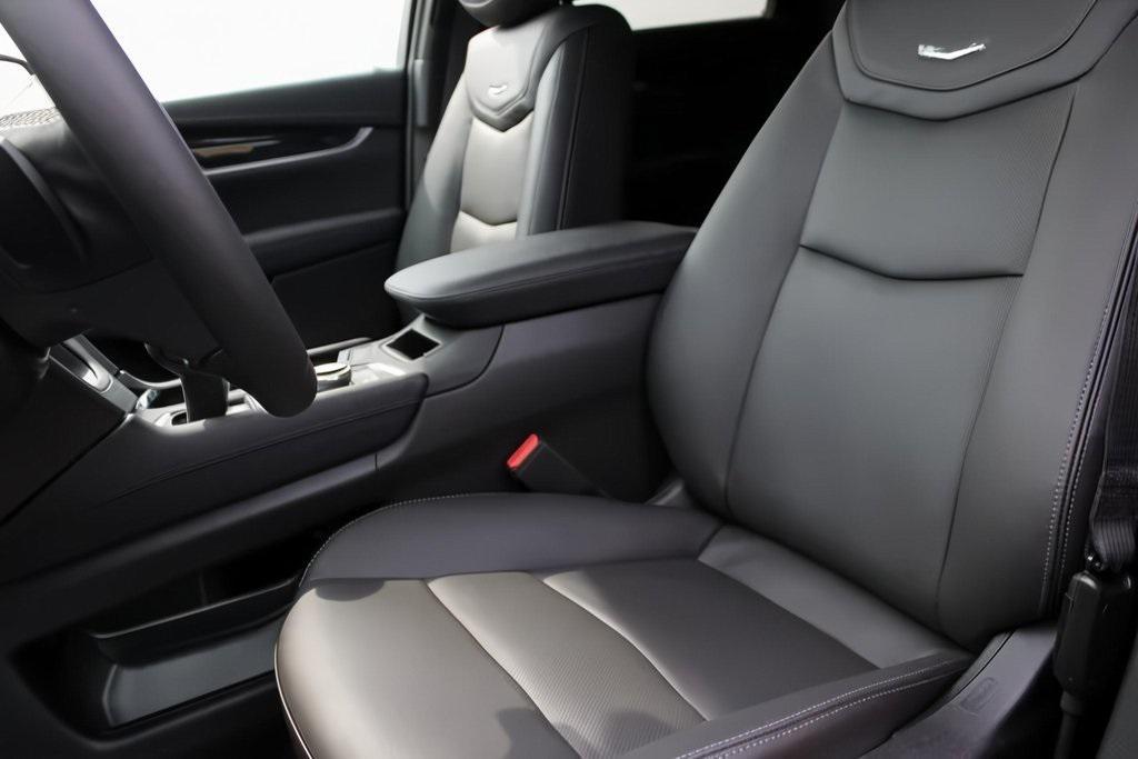 new 2025 Cadillac XT5 car, priced at $52,968