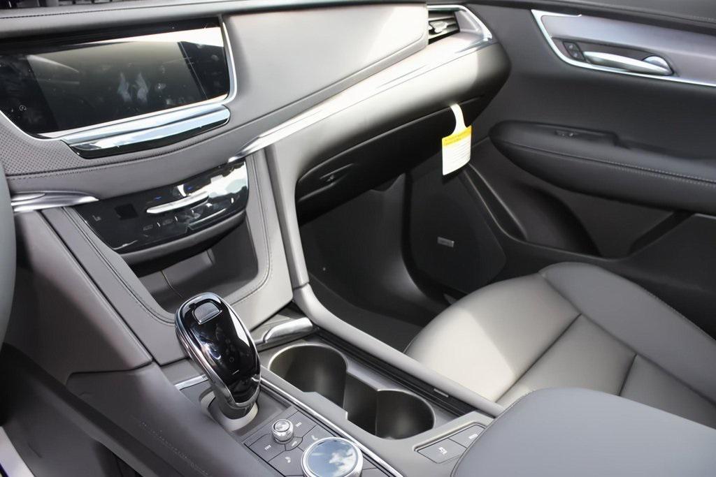 new 2025 Cadillac XT5 car, priced at $47,407