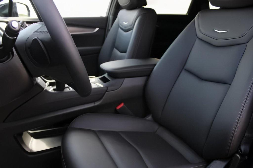 new 2025 Cadillac XT5 car, priced at $47,407