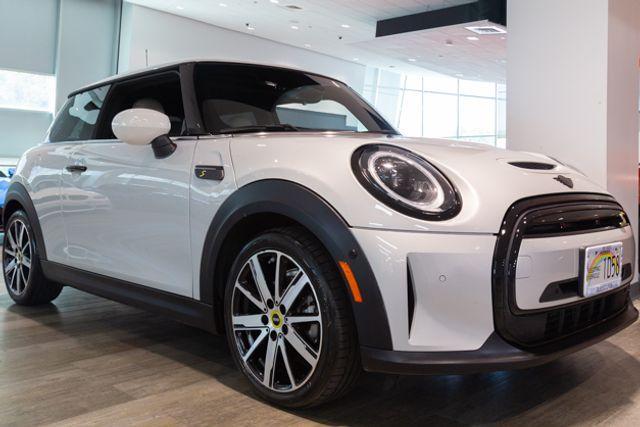 used 2023 MINI SE Hardtop car, priced at $29,995