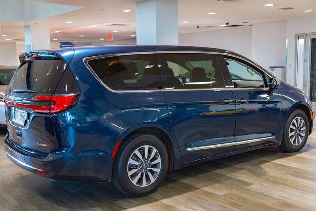 used 2022 Chrysler Pacifica Hybrid car, priced at $39,995