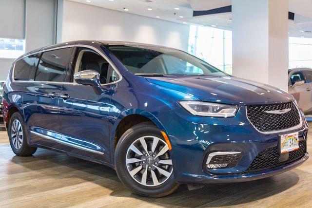 used 2022 Chrysler Pacifica Hybrid car, priced at $39,995