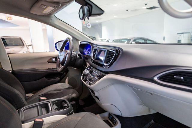 used 2018 Chrysler Pacifica car