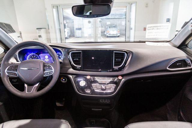 used 2025 Chrysler Pacifica car, priced at $39,995