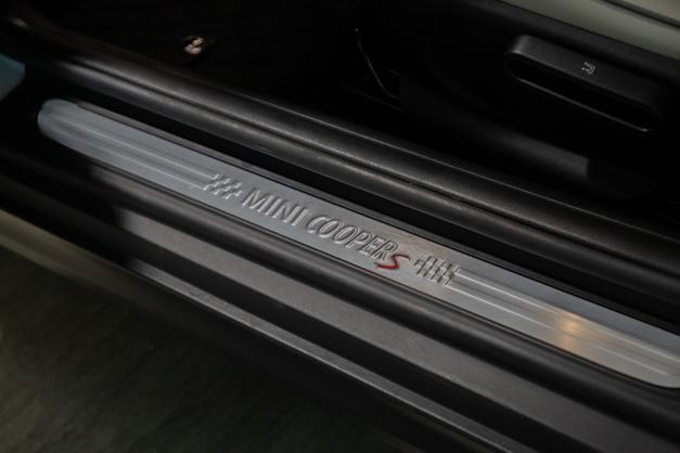 used 2022 MINI Hardtop car, priced at $29,995