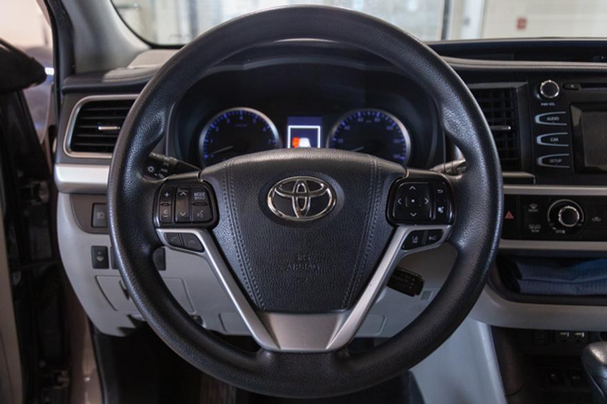 used 2019 Toyota Highlander car, priced at $27,995
