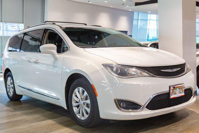used 2018 Chrysler Pacifica car, priced at $19,995