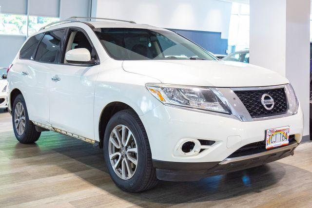 used 2014 Nissan Pathfinder car, priced at $14,995