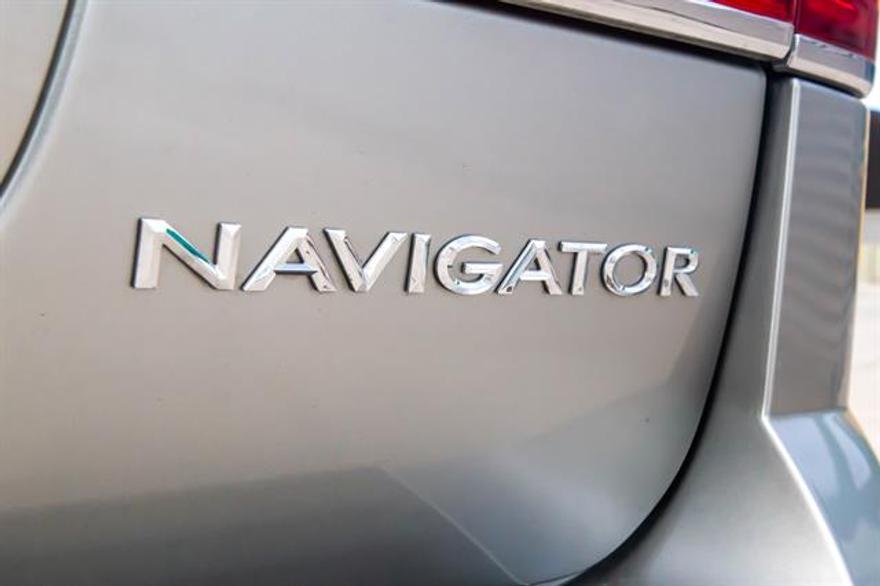 used 2008 Lincoln Navigator car, priced at $9,995