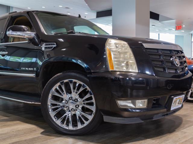 used 2009 Cadillac Escalade car, priced at $14,995