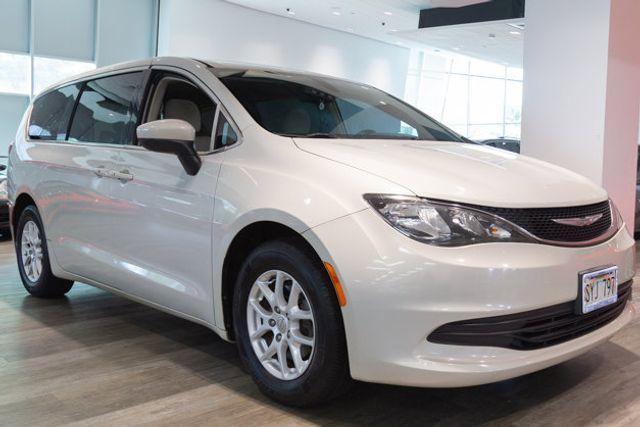 used 2017 Chrysler Pacifica car, priced at $19,995