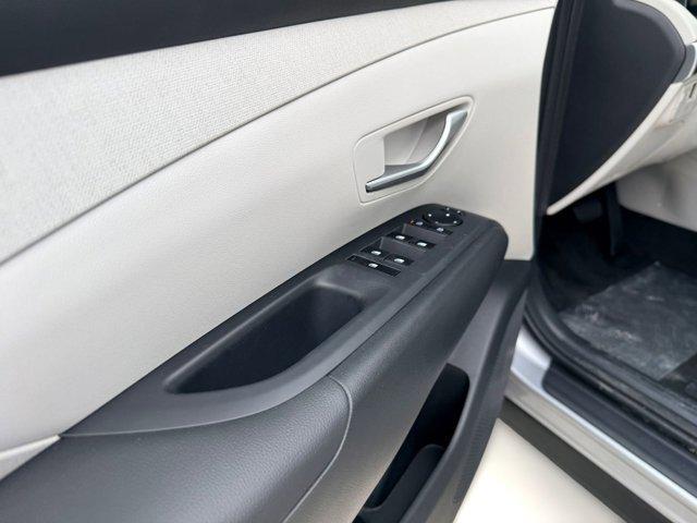 new 2025 Hyundai TUCSON Hybrid car, priced at $37,836
