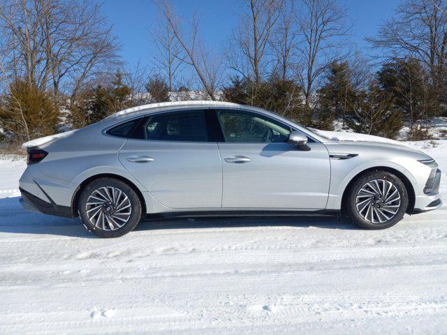 new 2025 Hyundai Sonata Hybrid car, priced at $37,944