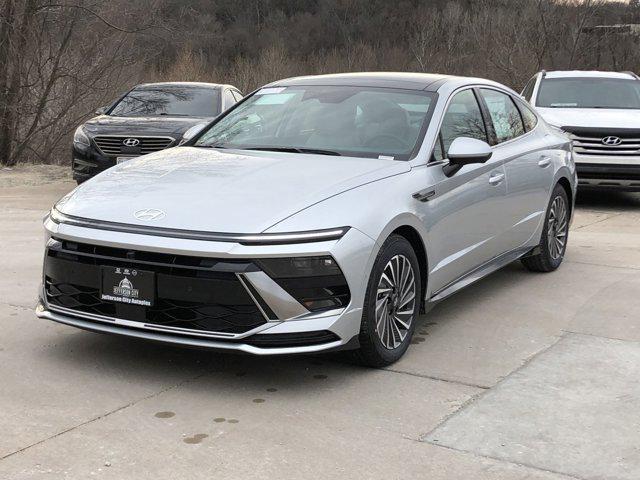 new 2025 Hyundai Sonata Hybrid car, priced at $37,944