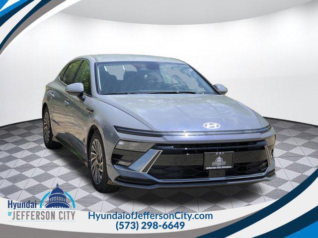 new 2025 Hyundai Sonata Hybrid car, priced at $32,242