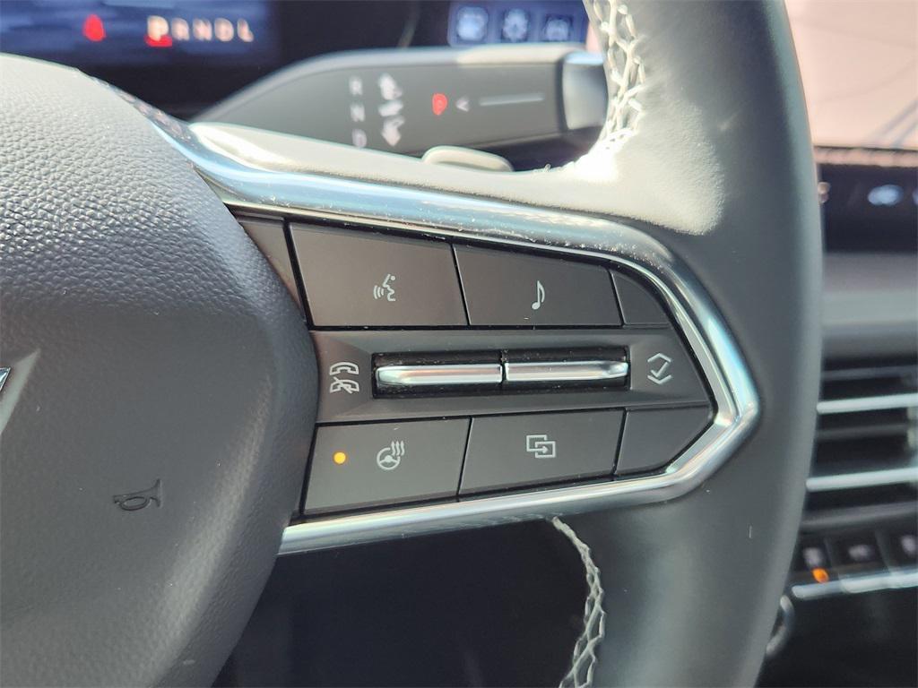 used 2024 Chevrolet Traverse car, priced at $34,979