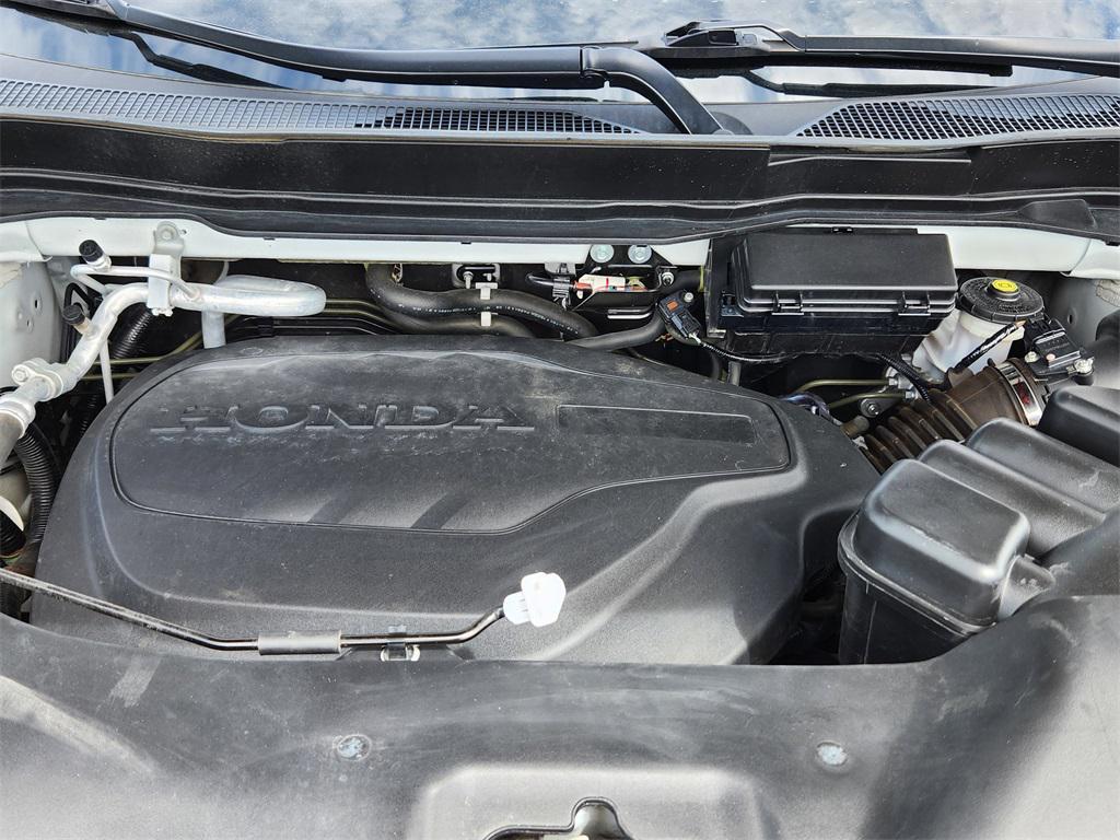 used 2021 Honda Pilot car, priced at $28,156