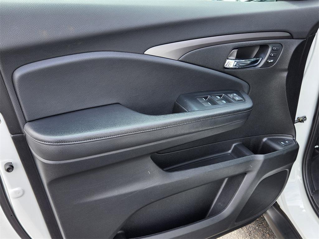 used 2021 Honda Pilot car, priced at $28,156