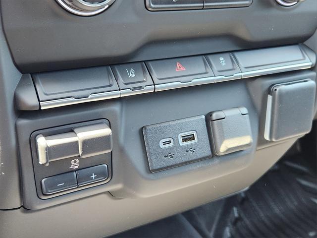 new 2025 Chevrolet Silverado 3500 car, priced at $53,918
