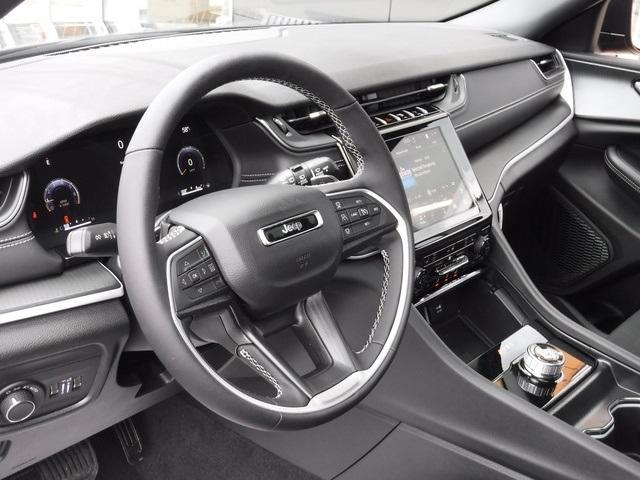 new 2025 Jeep Grand Cherokee car, priced at $42,180