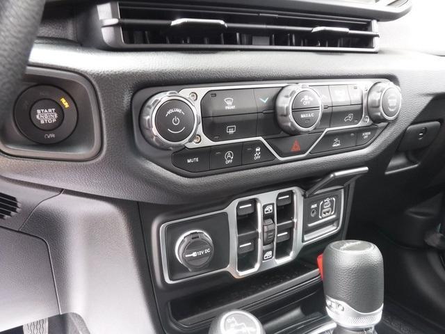 new 2025 Jeep Gladiator car, priced at $43,113